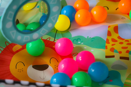 Mata edukacyjna dla niemowląt duża interaktywna miękka kojec z piłeczkami