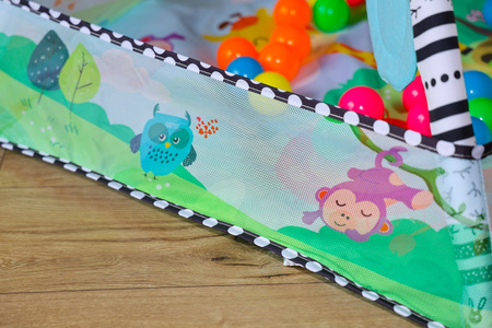 Mata edukacyjna dla niemowląt duża interaktywna miękka kojec z piłeczkami